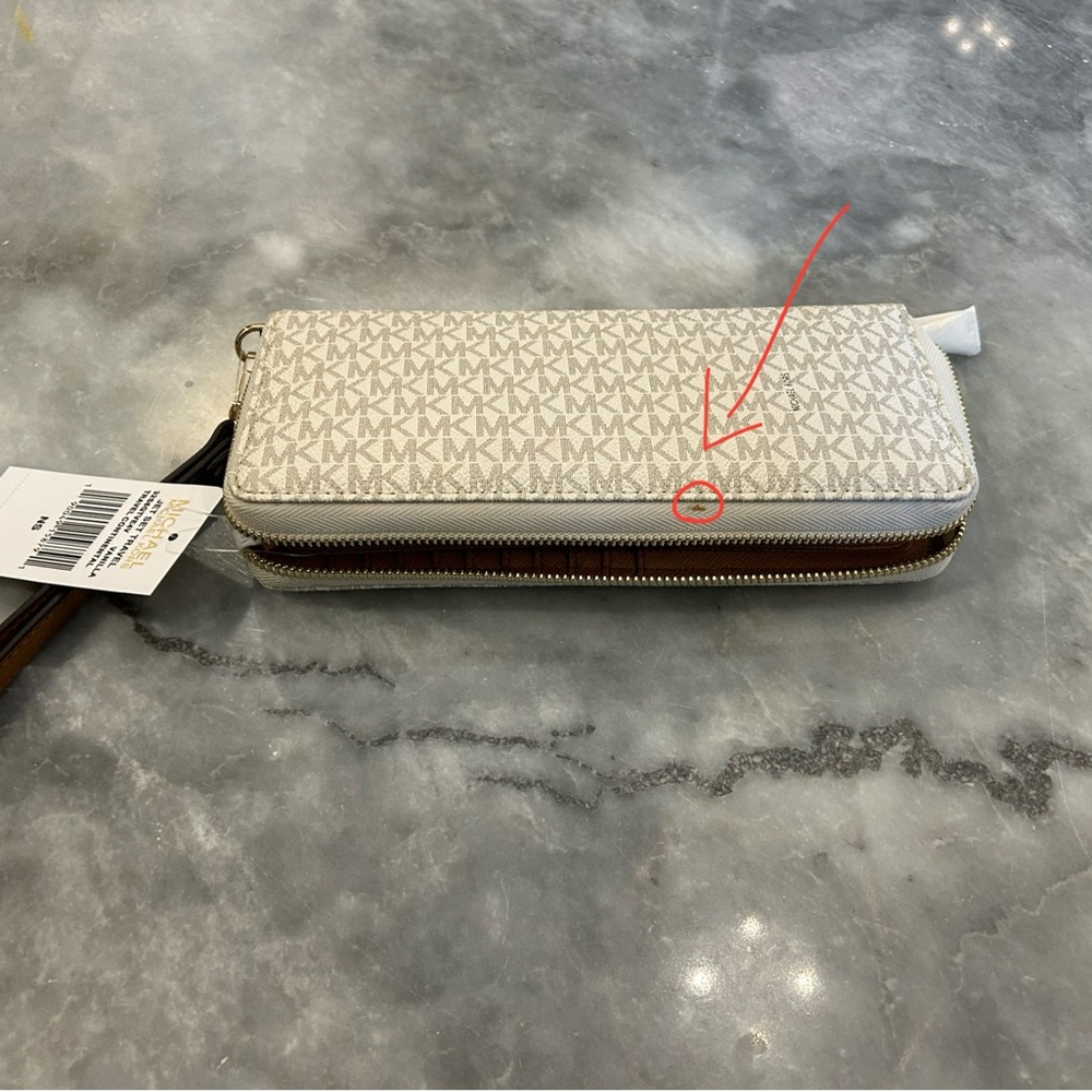 Michael Kors Large Continental Wallet - Picture 5 of 7
